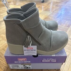 Skechers Women's Parallel Lite Boots Size 7.5  Dark Taupe Wedge